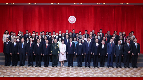 習近平會見香港特別行政區(qū)新任行政、立法、司法機構(gòu)負責人