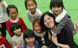 “我可以叫你媽媽嗎？”——一位基層女代表和她的希望小學(xué)