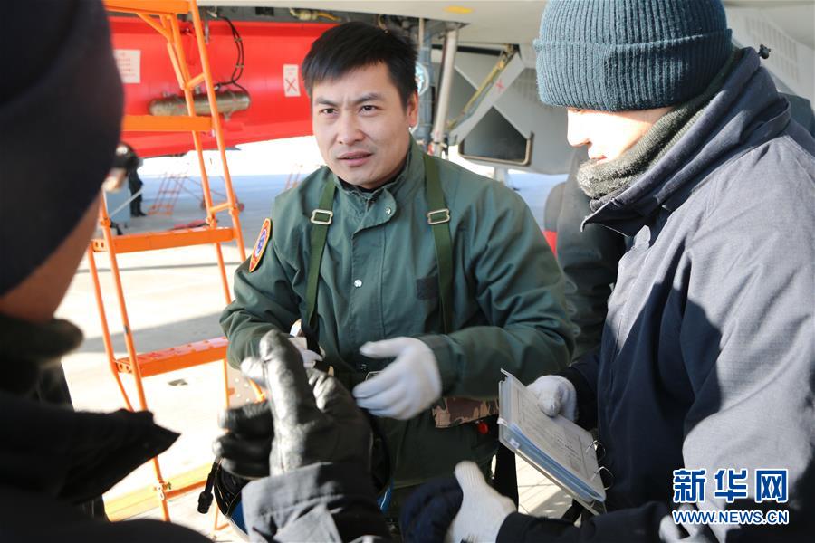 （建軍90周年·英雄·圖文互動）（2）聽，渤海灣有風吹過來——追記海軍某艦載航空兵部隊一級飛行員張超