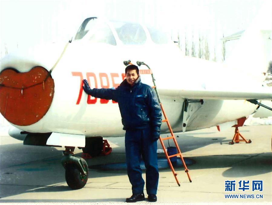 （建軍90周年·英雄·圖文互動）（3）聽，渤海灣有風吹過來——追記海軍某艦載航空兵部隊一級飛行員張超