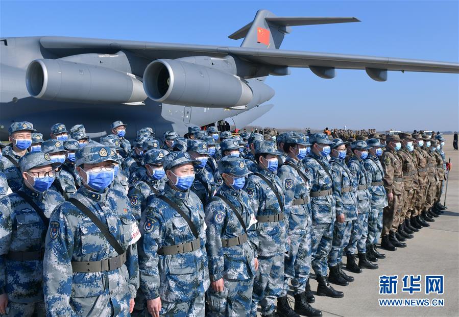 （聚焦疫情防控·圖文互動）（8）空軍第四次向武漢大規(guī)?？者\醫(yī)療隊員和物資