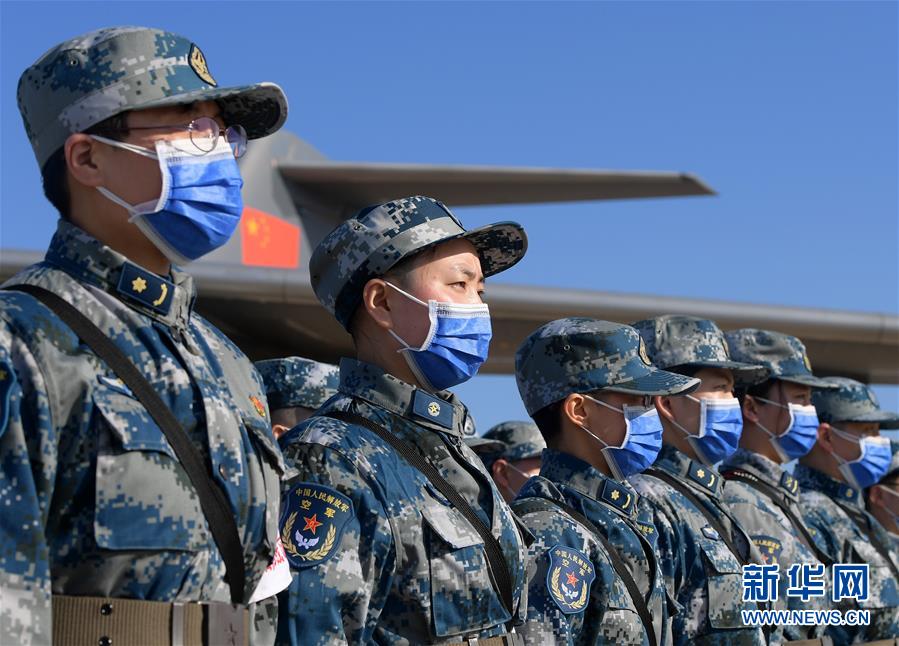 （聚焦疫情防控·圖文互動）（10）空軍第四次向武漢大規(guī)?？者\醫(yī)療隊員和物資
