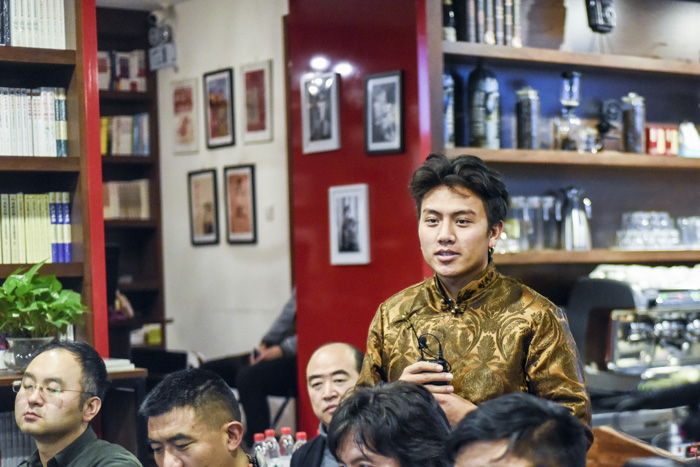 安久家族老八：我們的家族一直在做技藝的傳承，這是我們的使命，我們應(yīng)該承擔(dān)起來。希望能用我學(xué)到的知識，把我們家族的技藝推廣到更廣大的市場。