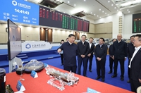 習(xí)近平在上?？疾?返京途中在江蘇鹽城考察