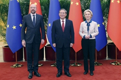 李強(qiáng)同歐洲理事會(huì)主席米歇爾、歐盟委員會(huì)主席馮德萊恩共同主持第二十四次中國(guó)－歐盟領(lǐng)導(dǎo)人會(huì)晤