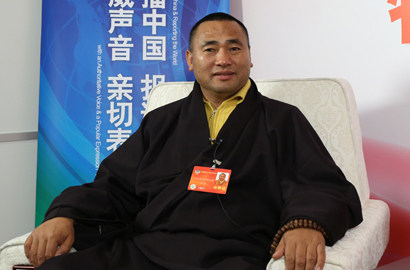 全國政協委員東寶仲巴·呼圖克圖做客新華網、中國政府網兩會訪談