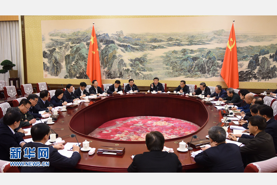 12月28日至29日，中共中央政治局召開(kāi)專(zhuān)題民主生活會(huì)，對(duì)照檢查踐行“三嚴(yán)三實(shí)”情況，討論研究加強(qiáng)黨風(fēng)廉政建設(shè)措施。中共中央總書(shū)記習(xí)近平主持會(huì)議并發(fā)表重要講話。新華社記者 李學(xué)仁 攝 