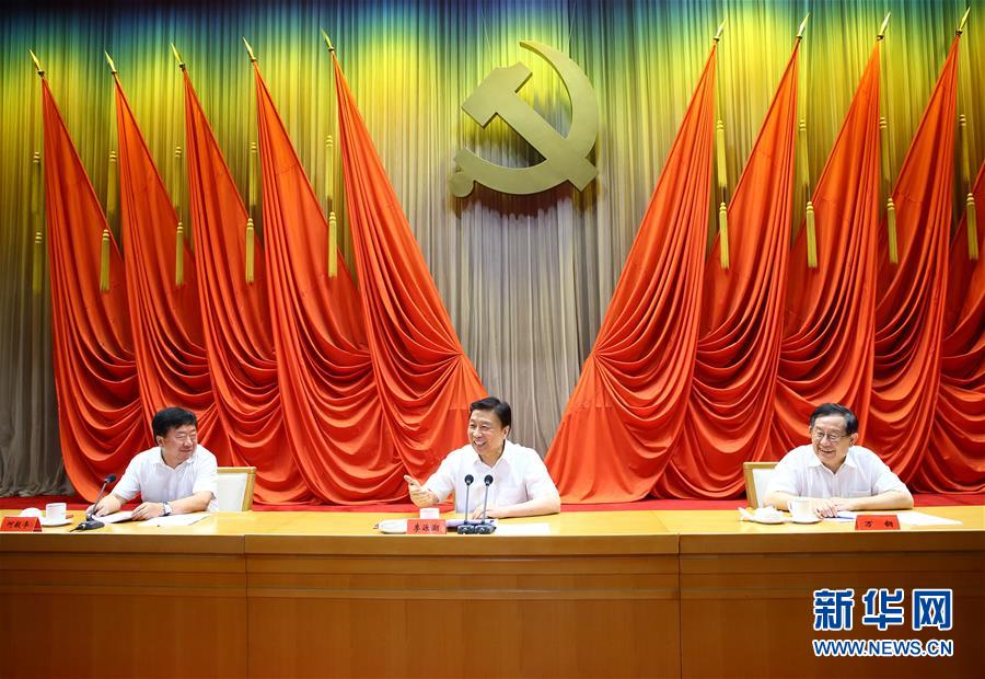 7月22日，中國科協(xié)和中央黨校聯(lián)合舉辦的科技領(lǐng)軍人才專題研修班在北京結(jié)業(yè)，中共中央政治局委員、國家副主席李源潮出席結(jié)業(yè)式并講話。新華社記者丁海濤攝