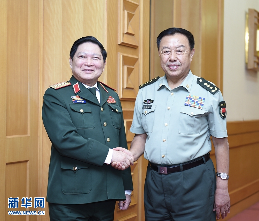 8月29日，中共中央政治局委員、中央軍委副主席范長龍在北京會見越南共產(chǎn)黨中央政治局委員、國防部長吳春歷。 新華社記者張領(lǐng)攝