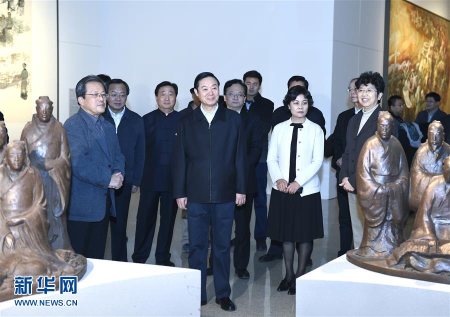 12月6日，中共中央政治局委員、中央書記處書記、中宣部部長劉奇葆在北京參觀中華文明歷史題材美術(shù)創(chuàng)作工程入選作品展覽。 新華社記者張領(lǐng)攝
