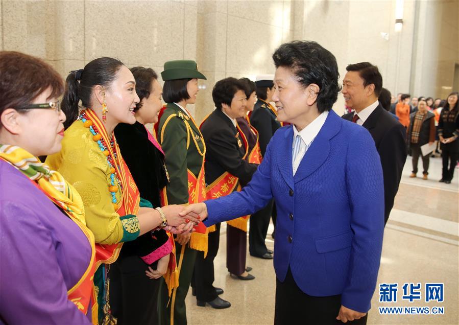 3月8日，由全國(guó)婦聯(lián)主辦的“三八”國(guó)際婦女節(jié)紀(jì)念暨表彰大會(huì)在北京舉行。中共中央政治局委員、國(guó)務(wù)院副總理劉延?xùn)|，中共中央政治局委員、國(guó)家副主席李源潮會(huì)見受表彰的先進(jìn)代表。新華社記者殷剛攝