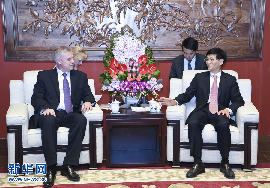 4月26日，中共中央政治局委員、中央政法委書記孟建柱在北京會(huì)見白俄羅斯安全會(huì)議國務(wù)秘書扎西。 新華社記者 張領(lǐng) 攝
