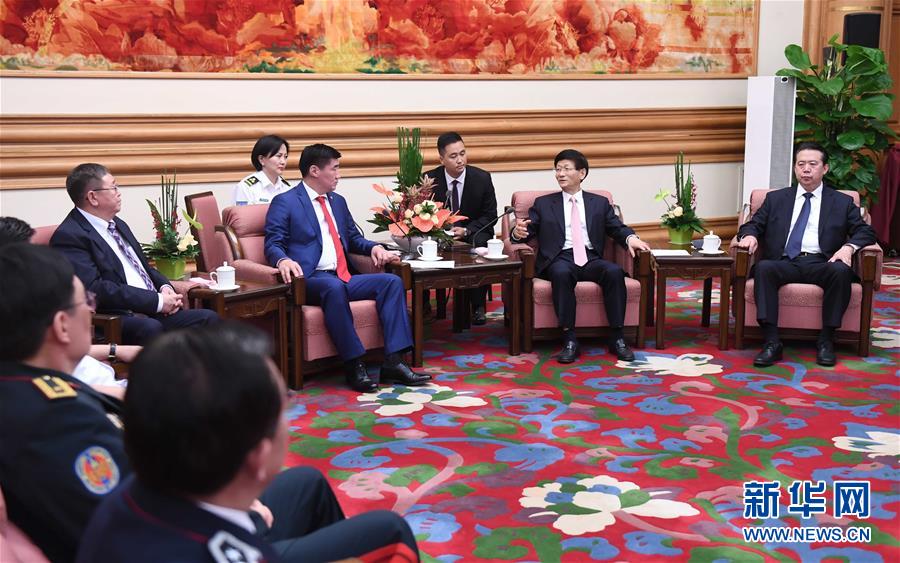 5月8日，中共中央政治局委員、中央政法委書記孟建柱在北京中南海會(huì)見蒙古國法律內(nèi)務(wù)部部長賓巴朝格特。 新華社記者 張鐸 攝