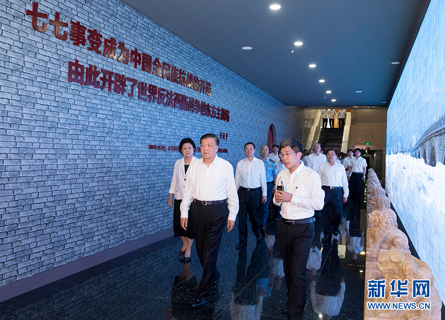 7月7日，紀(jì)念全民族抗戰(zhàn)爆發(fā)80周年儀式在中國人民抗日戰(zhàn)爭紀(jì)念館舉行。中共中央政治局常委、中央書記處書記劉云山出席儀式并講話。這是儀式后，劉云山參觀《全民抗戰(zhàn)偉大壯舉——紀(jì)念全民族抗戰(zhàn)爆發(fā)80周年專題展覽》。 新華社記者丁林?jǐn)z