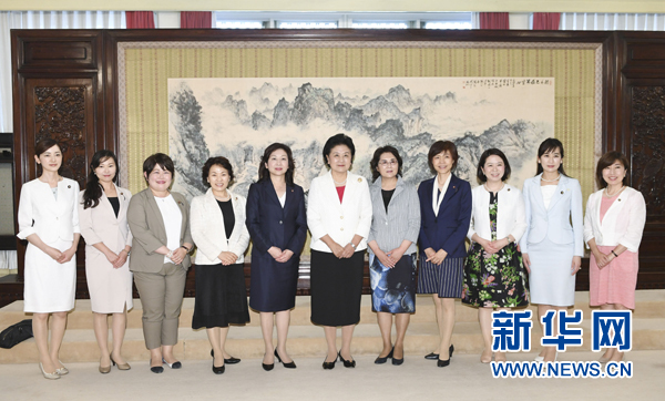 　　7月12日，國務院副總理劉延東在北京會見以日本自民黨前總務會長野田圣子為首的日本執(zhí)政黨女國會議員代表團一行。 新華社記者 高潔 攝
