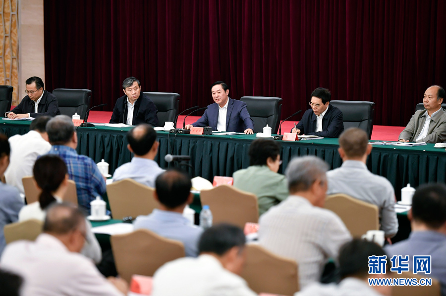 9月7日，中共中央政治局委員、中央書記處書記、中宣部部長劉奇葆在北京出席全國電視劇工作座談會并講話。 新華社記者 燕雁 攝

