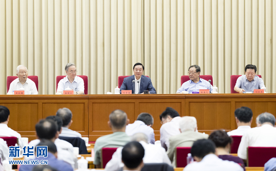 9月8日，中共中央政治局委員、中央書記處書記、中宣部部長劉奇葆在北京出席中國大百科全書第三版總編輯委員會成立大會并講話。 新華社記者丁海濤 攝