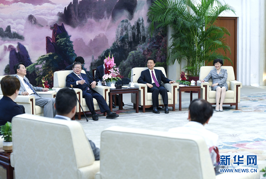 9月20日，國家副主席李源潮在北京會見由黨的最高顧問、前眾議長橫路孝弘率領(lǐng)的日本民進黨政治家代表團。 新華社記者 張領(lǐng) 攝 