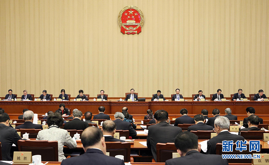 12月23日，十二屆全國人大常委會第三十一次會議在北京人民大會堂舉行第二次全體會議。張德江委員長出席。 新華社記者劉衛(wèi)兵攝