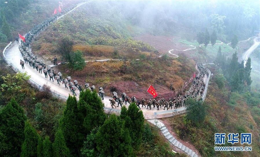 （新華全媒頭條·圖文互動）（13）備戰(zhàn)踏上新起點(diǎn)，練兵展現(xiàn)新氣象——2018中國軍隊(duì)新年開訓(xùn)全景大掃描