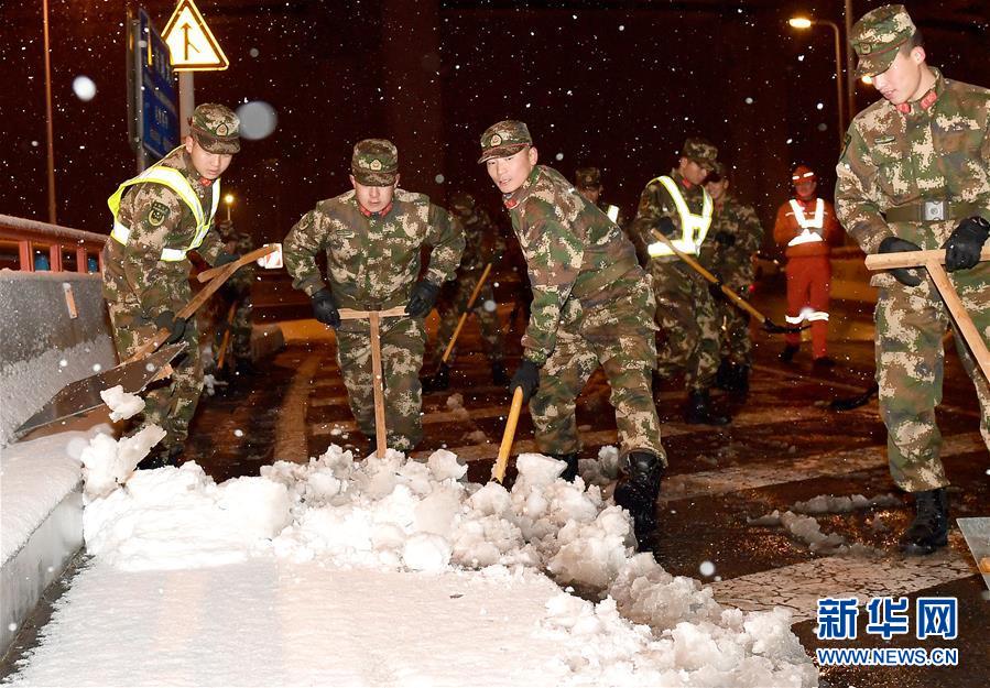 （新華全媒頭條）（1）雨雪冰凍中，他們奮力前行——基層黨員干群抗擊冰雪災(zāi)害紀實