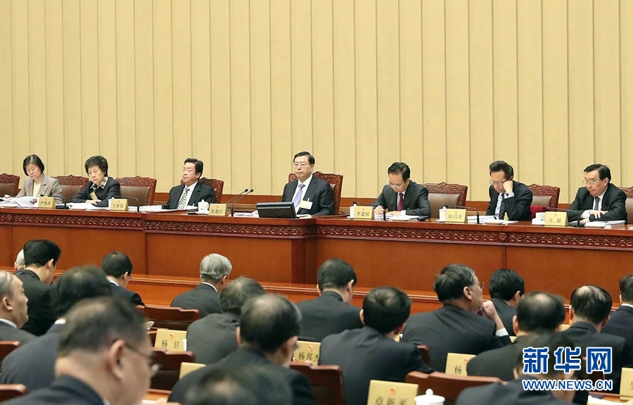 2月23日，十二屆全國人大常委會(huì)第三十三次會(huì)議在北京人民大會(huì)堂開幕。張德江委員長主持會(huì)議。 新華社記者　劉衛(wèi)兵　攝