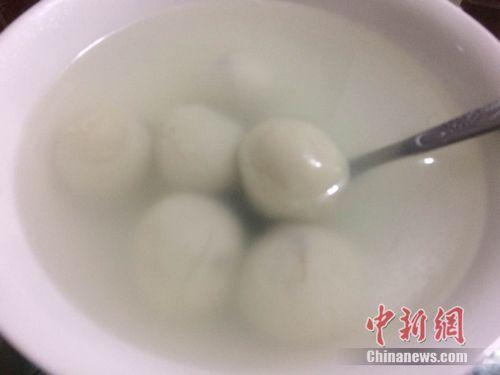 資料圖：湯圓煮制后，表面比元宵光滑，湯水相對清澈。 <a target='_blank'  ><p  align=
