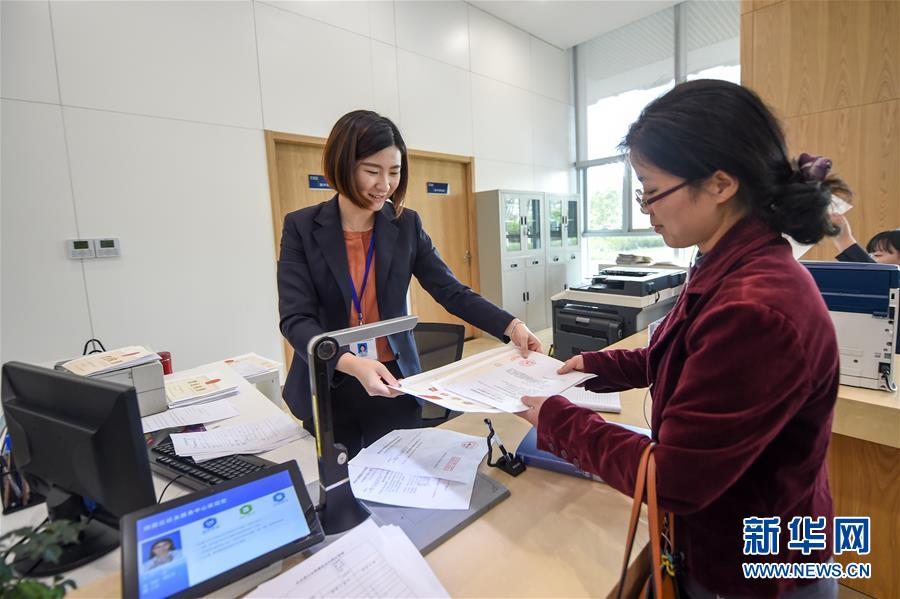 （新華全媒頭條·圖文互動）（9）關(guān)鍵抉擇，必由之路——獻給中國改革開放40周年