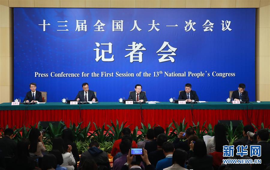（兩會(huì)）（1）科技部部長(zhǎng)萬(wàn)鋼等就“加快建設(shè)創(chuàng)新型國(guó)家”答記者問
