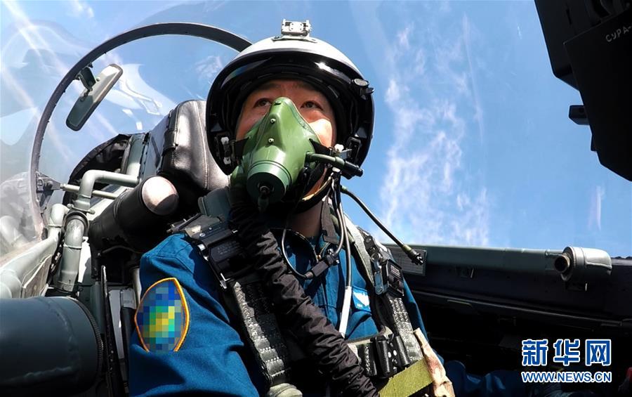 （新華全媒頭條·圖文互動）（6）戰(zhàn)鷹，為祖國奮飛——記空軍航空兵某旅旅長、特級飛行員郝井文