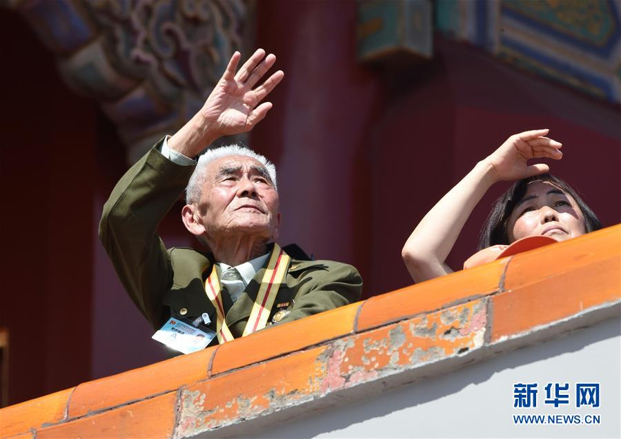 （新華全媒頭條·強(qiáng)軍思想引領(lǐng)新征程·圖文互動(dòng)）（3）那一刻，我們光榮接受檢閱