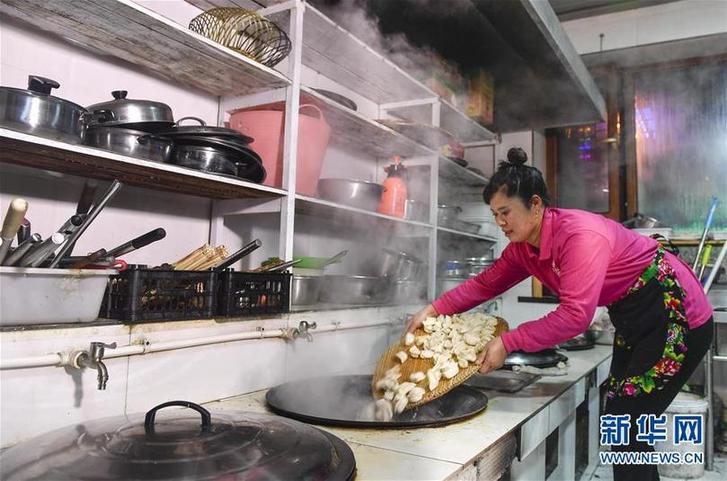 （在習近平新時代中國特色社會主義思想指引下——新時代新作為新篇章·圖文互動）（6）三年，從無名小屯到聲名遠播——這個“雪鄉(xiāng)”是如何做到的？