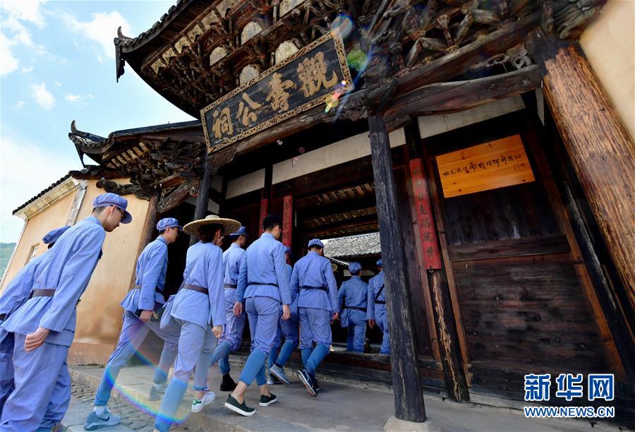 （新華全媒頭條·不忘初心、牢記使命——記者再走長征路·圖文互動）（10）風(fēng)展紅旗如畫——來自長征出發(fā)地長汀、寧化的紅色信仰報告 