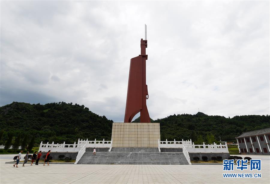 （壯麗70年·奮斗新時(shí)代——記者再走長征路·圖文互動(dòng)）（2）他們，找到了3000多個(gè)紅軍烈士的名字
