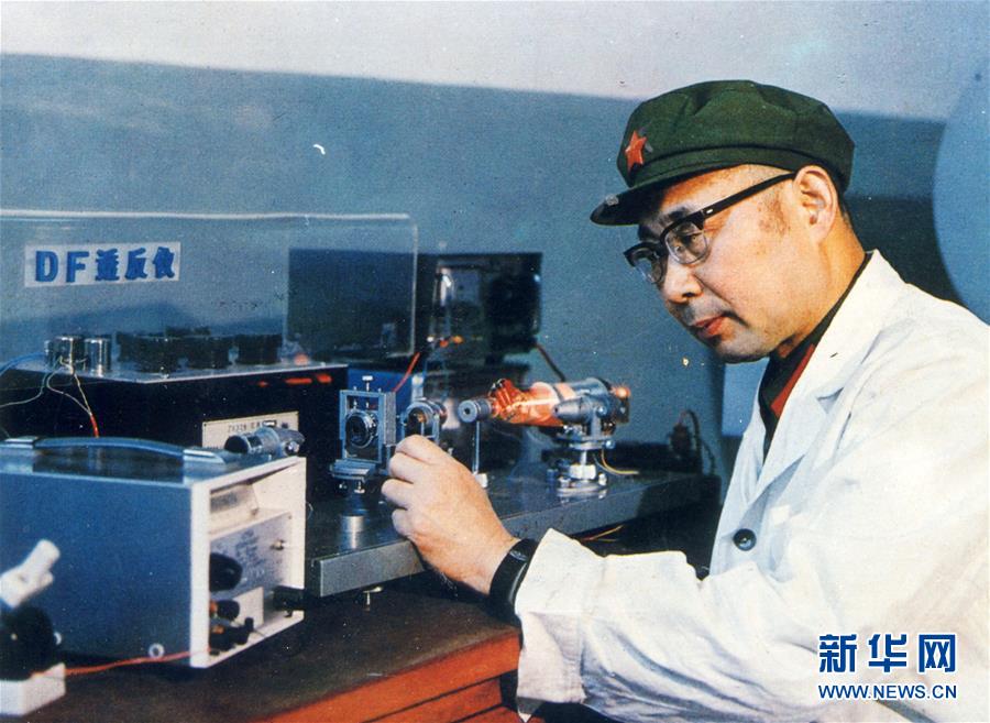 （愛國情 奮斗者·圖文互動）（2）永不停轉(zhuǎn)的“陀螺”——追記中國工程院院士、國防科技大學(xué)教授高伯龍