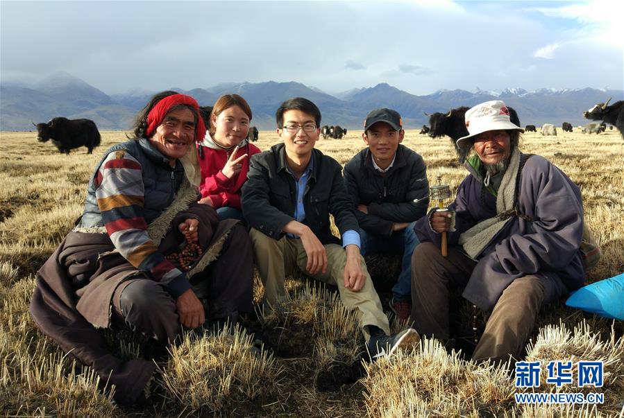 （在習(xí)近平新時代中國特色社會主義思想指引下——新時代新作為新篇章·總書記關(guān)心的百姓身邊事·圖文互動)（1）“我走進大山，是為了讓你走出大山”——大學(xué)生支教故事