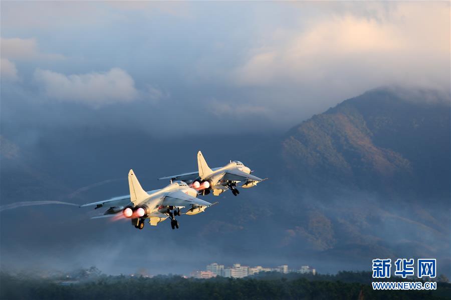 （新華全媒頭條·圖文互動）（2）沿著中國特色強(qiáng)軍之路闊步前進(jìn)——黨中央、中央軍委領(lǐng)導(dǎo)推進(jìn)國防和軍隊建設(shè)70年紀(jì)實
