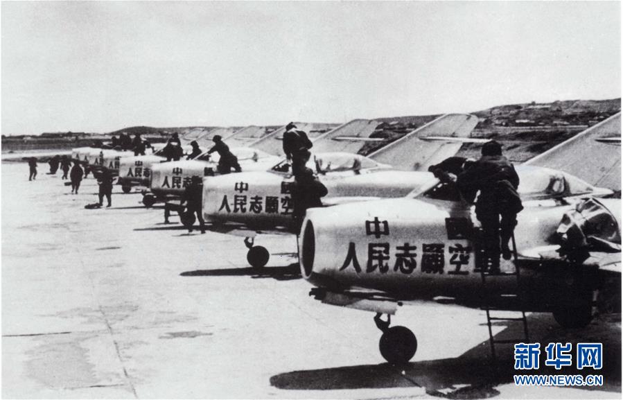 （新華全媒頭條·人民空軍70年·圖文互動(dòng)）（3）陽光照耀奮飛的航程——黨中央、中央軍委和習(xí)主席關(guān)心人民空軍建設(shè)發(fā)展紀(jì)實(shí)