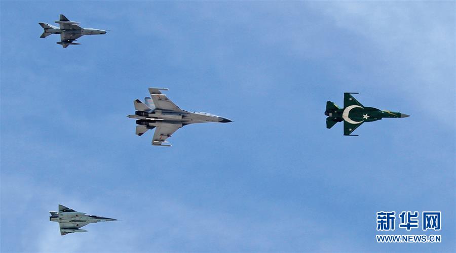 （新華全媒頭條·人民空軍70年·圖文互動(dòng)）（8）陽光照耀奮飛的航程——黨中央、中央軍委和習(xí)主席關(guān)心人民空軍建設(shè)發(fā)展紀(jì)實(shí)
