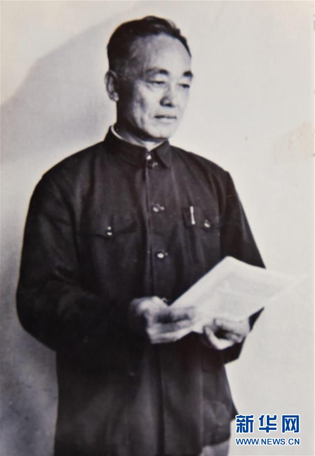 （新華全媒頭條·圖文互動）（3）滄海橫流 信仰彌堅——記共產(chǎn)黨員、湘潭大學(xué)九旬教授滄南