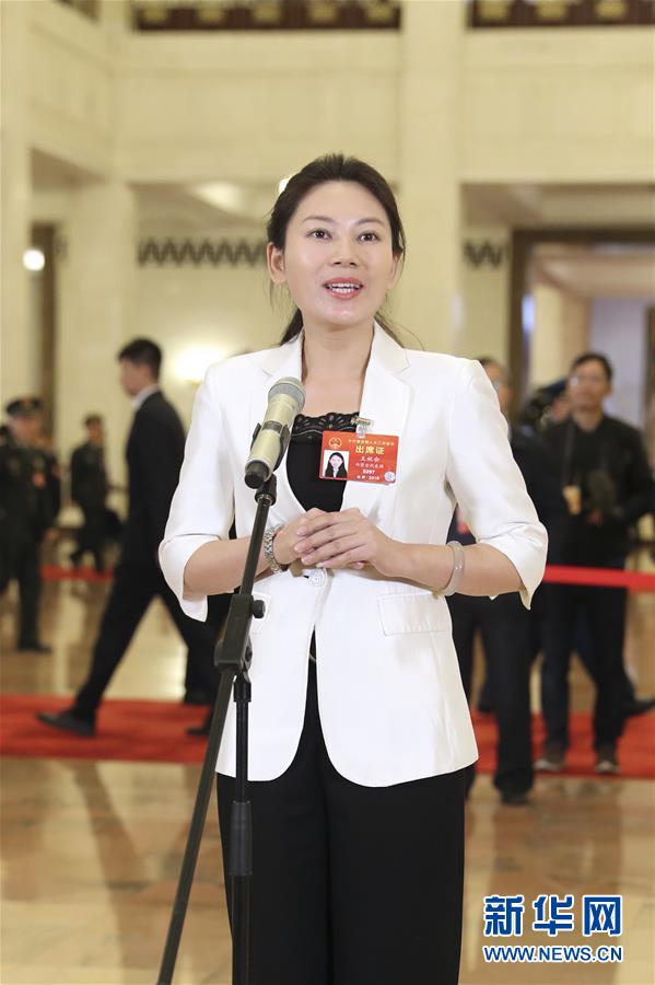 （兩會(huì)·面對面·XHDW）（3）全國人大代表接受采訪