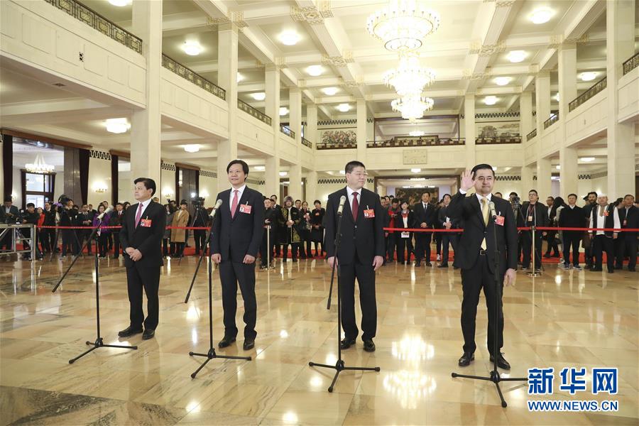 （兩會(huì)·面對面·XHDW）（12）全國人大代表接受采訪