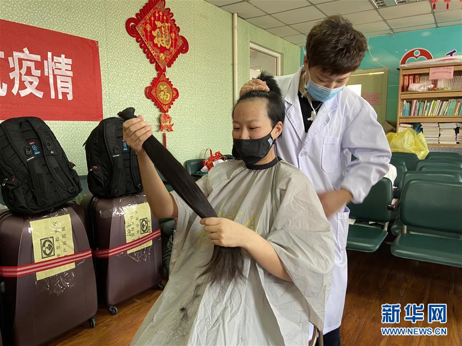 （聚焦疫情防控·圖文互動(dòng)）（1）沖鋒向前，我們義無(wú)反顧——“戰(zhàn)疫”一線醫(yī)護(hù)人員群像