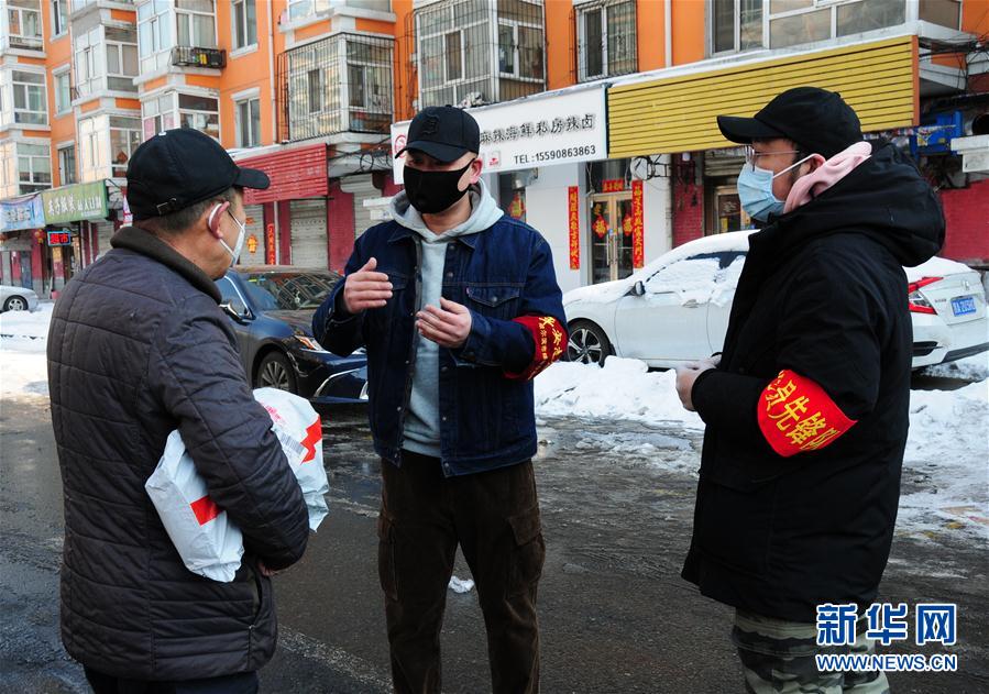 （聚焦疫情防控·圖文互動）（5）不知你是誰，知你為了誰——社區(qū)戰(zhàn)“疫”志愿者群像