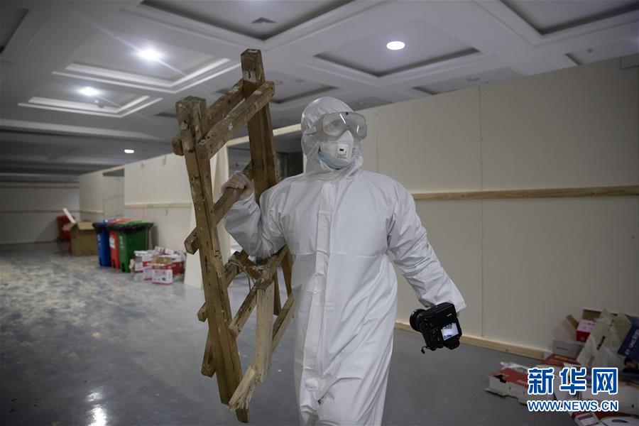 （一線抗疫群英譜·特稿·圖文互動）（5）不畏艱險，深入一線——“武漢保衛(wèi)戰(zhàn)”一線新聞工作者素描