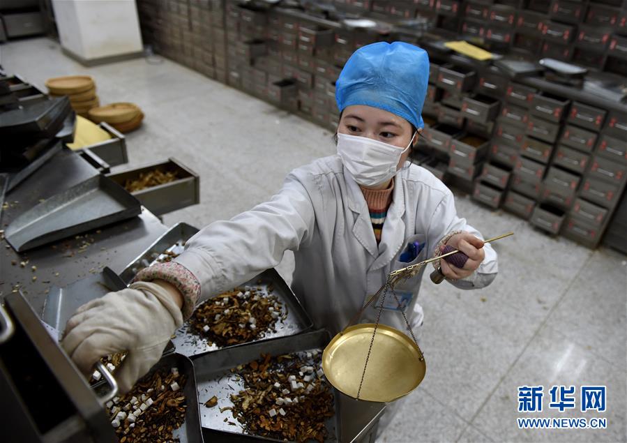 （聚焦疫情防控·圖文互動）（14）分秒必爭！一切為了治病救人——中國抗疫生命至上的生動實(shí)踐