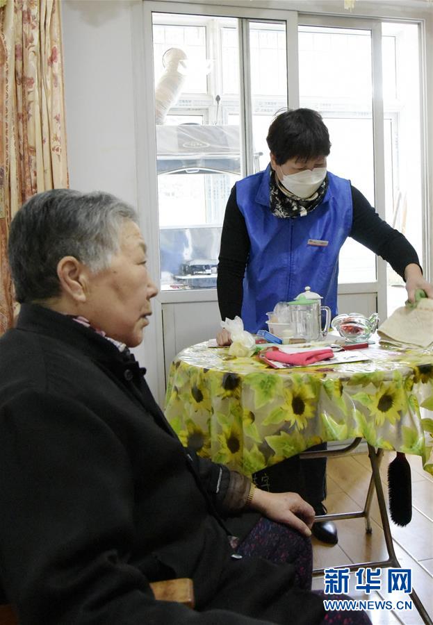 （在習(xí)近平新時(shí)代中國特色社會主義思想指引下——新時(shí)代新作為新篇章·習(xí)近平總書記關(guān)切事·圖文互動(dòng)）（6）增強(qiáng)困難群眾對疫情影響的抵抗力