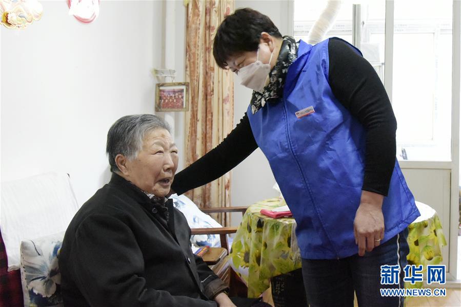 （在習(xí)近平新時(shí)代中國特色社會主義思想指引下——新時(shí)代新作為新篇章·習(xí)近平總書記關(guān)切事·圖文互動(dòng)）（7）增強(qiáng)困難群眾對疫情影響的抵抗力