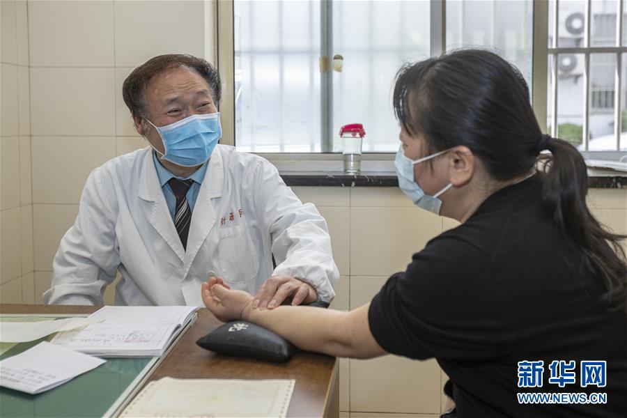 （代表委員履職·圖文互動）（4）“履職與行醫(yī)，都要精益求精”——全國政協(xié)委員吳煥淦履職記