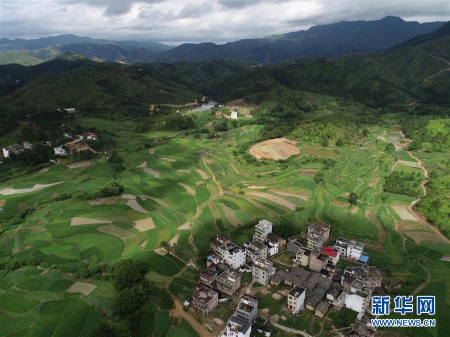 （在習(xí)近平新時(shí)代中國特色社會主義思想指引下——新時(shí)代新作為新篇章·習(xí)近平總書記關(guān)切事·圖文互動）（4）新生活、新盼頭——脫貧攻堅(jiān)新形勢速覽